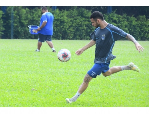 Thiaguinho Atacante Fez Seu Primeiro Gol Em Cabe Ada Ap S Cruzamento