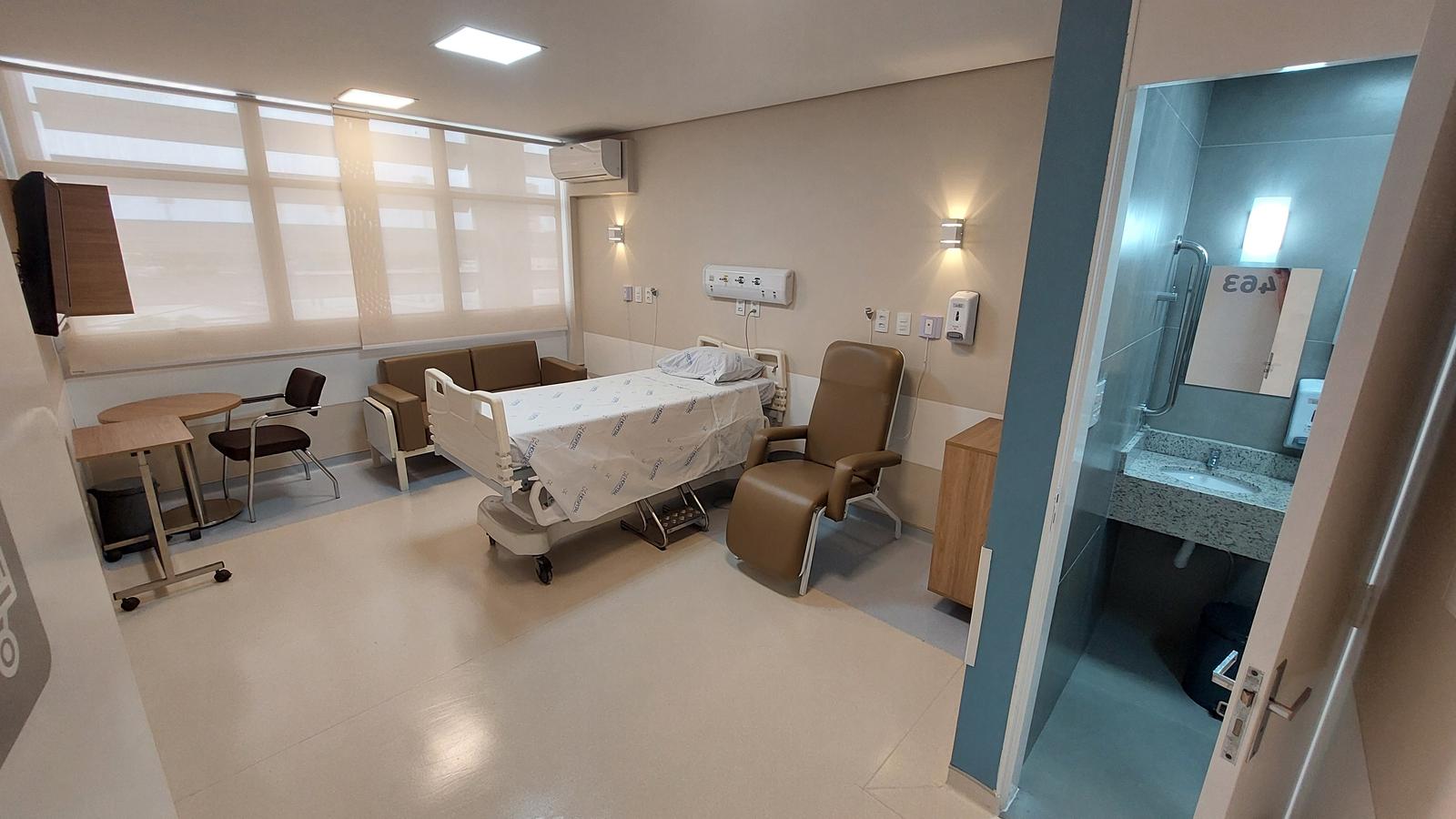 Apartamento do Hospital. Reforma proporciona segurança assistencial, funcionalidade para as equipes e conforto para pacientes e acompanhantes